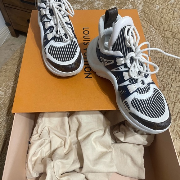 Louis Vuitton Sneakers Limited Edition - Picture 2 of 3